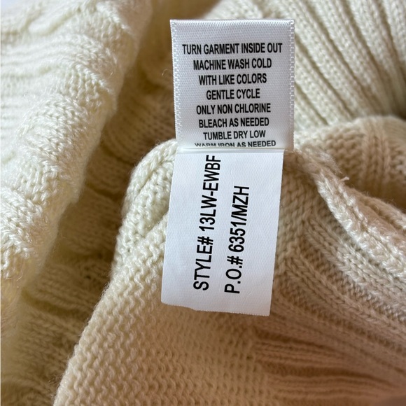 Belle du Jour Sweater Vest Cable Knit Sleeveless V-Neck White Size Medium - Picture 6 of 9